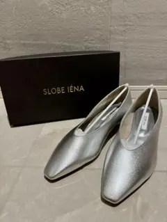 【お値下げ】スローブイエナ ローヒールパンプス 24.5センチ シルバーのサムネイル