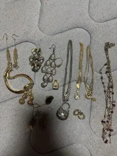 レディース アクセサリー まとめ売り ネックレス ピアス。遺品整理