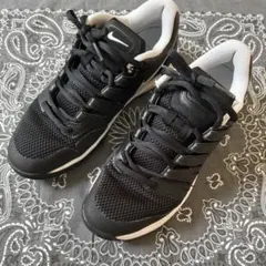 【美品】NIKEテニスシューズ　26.5cm 黒×白のサムネイル