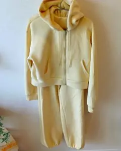 GU　パフスウェットパーカ（XL）＆パンツ（S）　セットアップ（丈標準）イエローのサムネイル