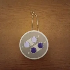 スーパーファミコン　コントローラー型キーホルダー