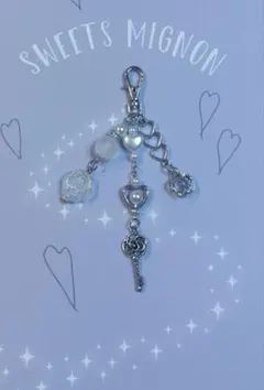 No.12　ビーズキーホルダー　白　バラ 鍵チャーム お花チャーム