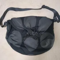 ユニクロbymarimekko ドローストリングショルダーバッグ黒×グレー