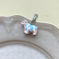 c78 にっこり牛さんチャーム　ハンドメイドアクセサリー　チャーム