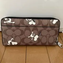 COACH×スヌーピーシグネチャーラウンドジップ長財布