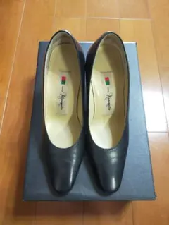 銀座かねまつ ブラックレザーパンプスのサムネイル