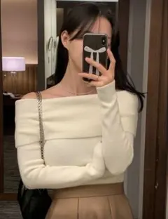 SHEIN DAZY オフショルダー アイボリー ニット　セーター　S