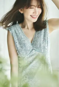 値下げ　美品Herlipto Lace Trimmed Floral Dress