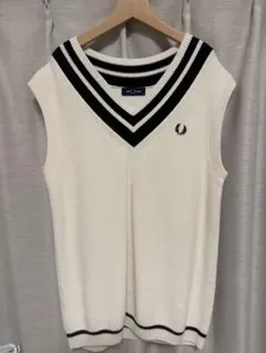 フレッドペリー Vネック ニットベスト