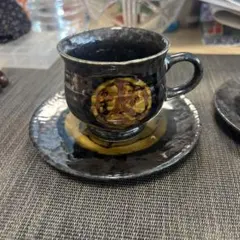 黒い陶器のティーカップ・ソーサー 2個セット