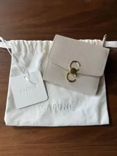 未使用 CAFUNÉ ベージュ 二つ折り財布 - メルカリ