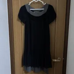 黒とグレーのプリーツ半袖ワンピースのサムネイル