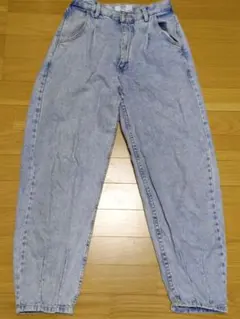 Bershka バルーンデニムパンツ EUR36のサムネイル