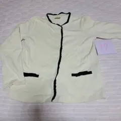 クリーム色 カーディガン 黒いレース付き