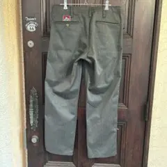 グレー チノパン