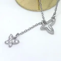 蝶のネックレス クリスタル