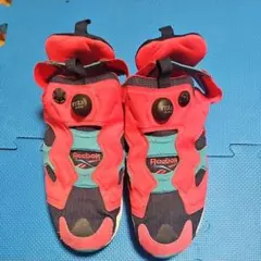 Reebok インスタポンプフューリー ピンク/ネイビー