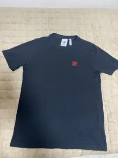 adidas ブラック Tシャツ レッドロゴ