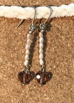 ハンドメイド パールとハート型ビーズのピアス