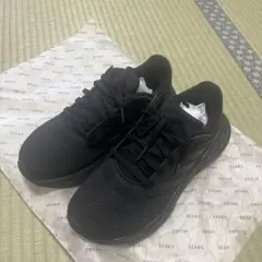 ブラック メッシュ ランニングシューズ