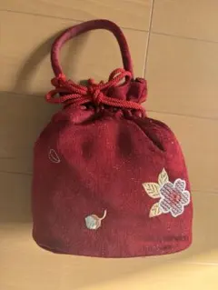 赤い刺繍巾着バッグ