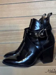 ZARA WOMANブラックアンクルブーツ ストラップ付き