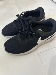 【使用回数少なめ】NIKE タンジュン　スニーカー ブラック 24.5cm