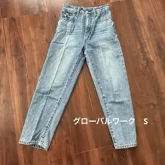美品GLOBALWORK デニムパンツ ライトブルーストレートS センタープレスのサムネイル