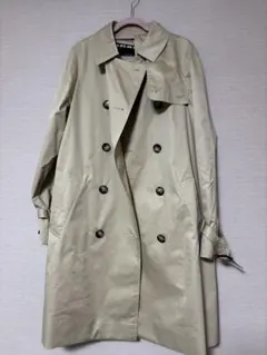 ベージュ ダブルブレスト トレンチコート