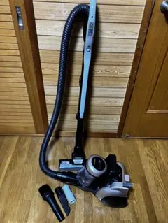 ジャンク品　超貴重　HITACHI C-V500 掃除機本体 レッド　訳あり ジャンク品 超貴重 HITACHI C-V500 掃除機本体 レッド 訳あり - メルカリ