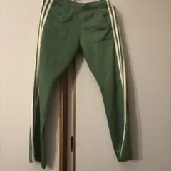 adidas グリーン ジャージパンツ
