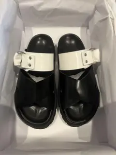 PIERRE HARDY ピエールアルディ　クロスライドサンダル　37サイズのサムネイル