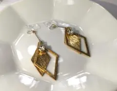 ゴールドのダイヤイヤリング