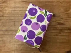 ハンドメイドブックカバー　文庫本サイズ　ブルーベリー柄　紫色