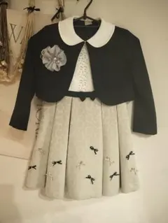 ジャケット付きグレーリボンドレス