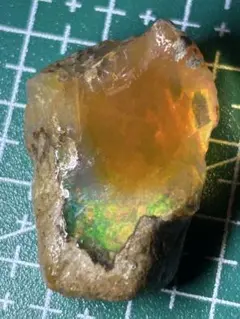 エチオピア オパール 48.65ct オレンジベースで密度の高い遊色 原石