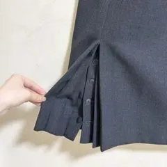 ダークグレー タイトスカート スリット付き