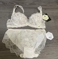 【新品タグ付】tutuanna ブラ&ショーツセット
