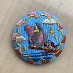 Disney 刺繍缶バッチ　ダンボ
