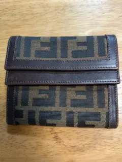 極美品】FENDI フェンディ ズッカ柄 二つ折り財布 コンパクト 箱付き