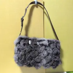 ファーハンドバッグ　ブローチ