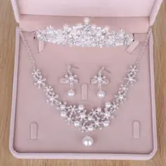 【新品】高品質3点セット ティアラ ネックレス ピアス 結婚式ウェディング