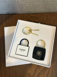 CHANEL BEAUTE ノベルティ パドロック チャームセット - メルカリ