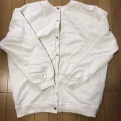 オフホワイト ボタン付きカーディガン 長袖