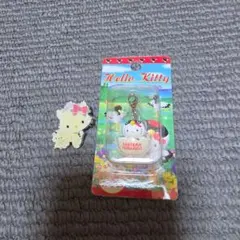 北海道限定 ハローキティ ストラップ とピンバッジ セットのサムネイル