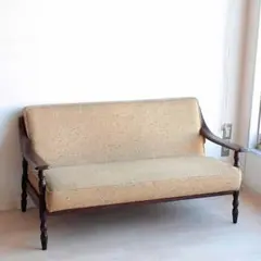 オールドカリモク 2人掛けソファ アームチェア 木肘 ビンテージ ZR24194