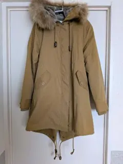 ベージュ ファー付きモッズコート