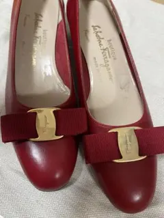 美品　フェラガモ　パンプス　ガンチーニ　リボン　レザー　レッド Salvatore Ferragamo - サルヴァトーレフェラガモ パンプス 本革