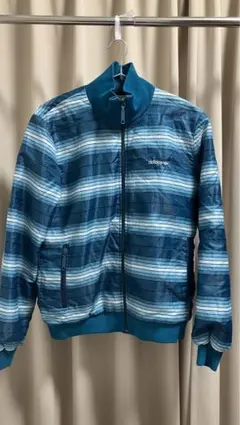 ナイロンジャケット アディダス