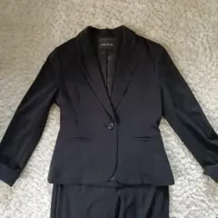 ブラックパンツスーツ